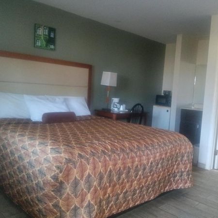 Maple Leaf Motel New Milford Εξωτερικό φωτογραφία