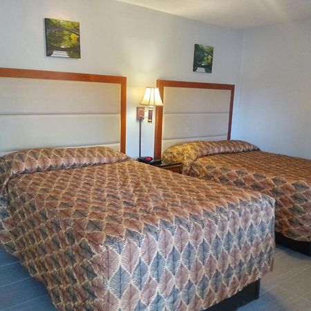 Maple Leaf Motel New Milford Εξωτερικό φωτογραφία