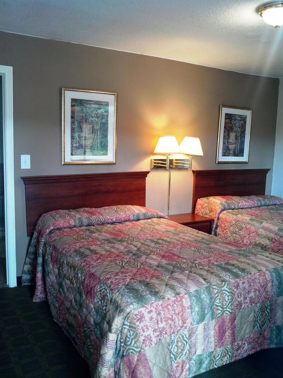 Maple Leaf Motel New Milford Εξωτερικό φωτογραφία