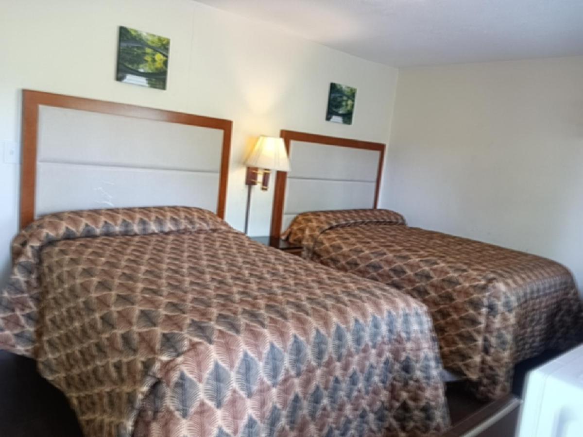 Maple Leaf Motel New Milford Εξωτερικό φωτογραφία