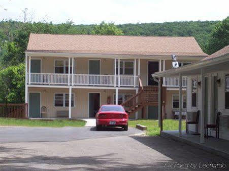 Maple Leaf Motel New Milford Εξωτερικό φωτογραφία