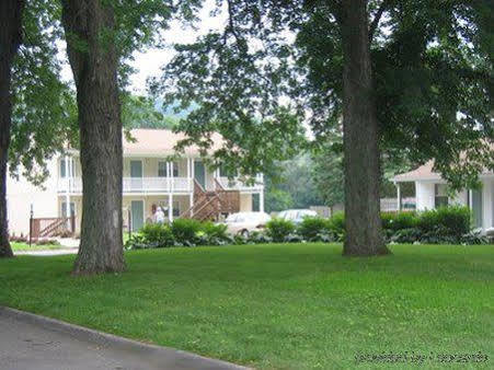 Maple Leaf Motel New Milford Εξωτερικό φωτογραφία