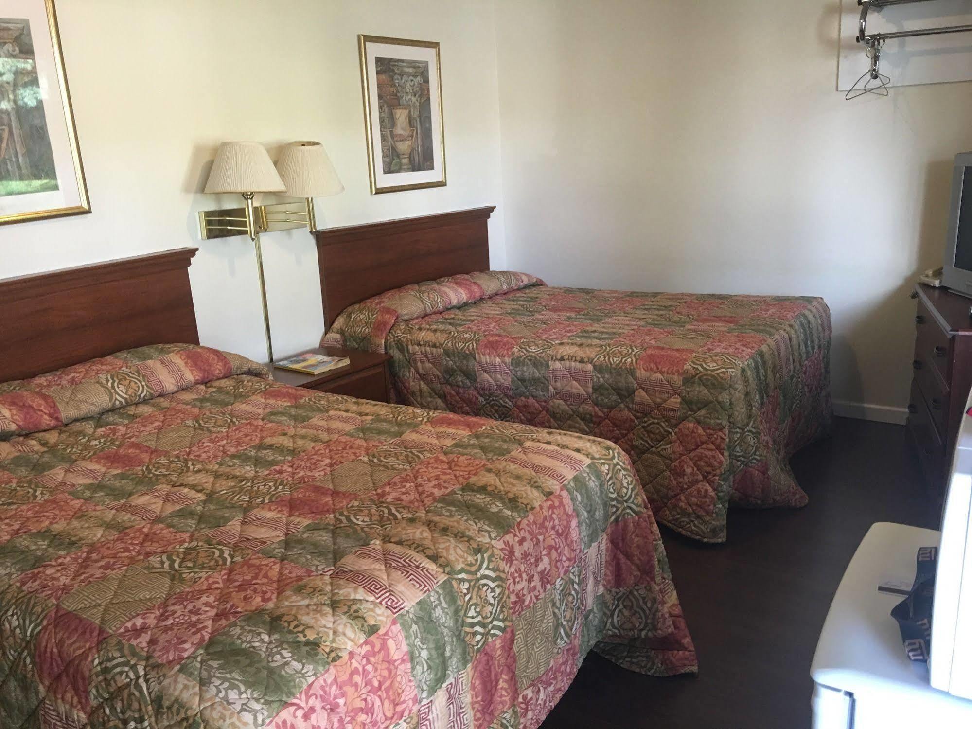 Maple Leaf Motel New Milford Εξωτερικό φωτογραφία